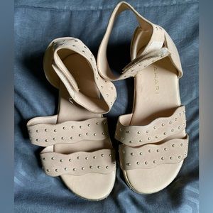 Tahari strap 9c sandal